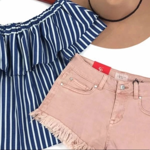 Dusty Pink Frayed shorts - Picture 2 of 6